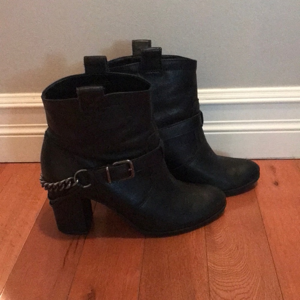 Leather bootie
